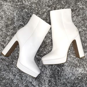 Vilatta Platform Bootie in Chalk